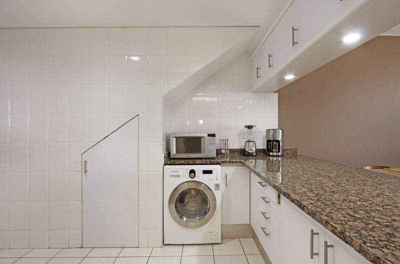 To Let 2 Bedroom Property for Rent in Dolphin Beach Western Cape